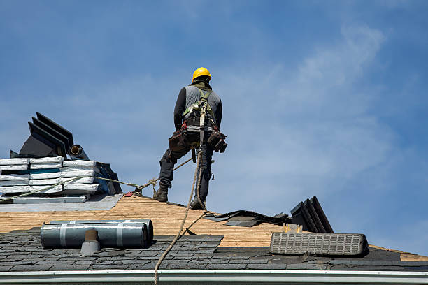 Professional Gutter Installation technician working in Calhoun Falls, SC